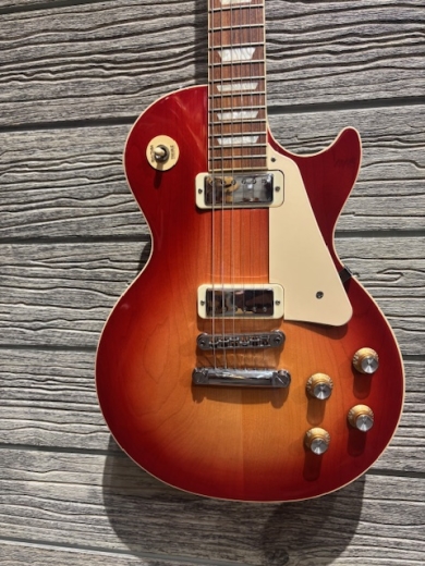 Store Special Product - GIBSON LP DELUXE 70S 70S CHERRY SUNBURST